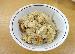 豆腐とごぼうの炊き込みご飯