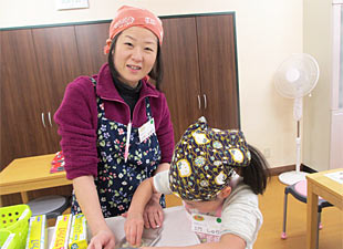 型抜きも大事な作業です