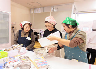 みんなで協力して、おいしいケーキになあれ
