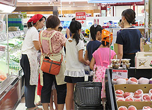 八百屋さんでお買物
