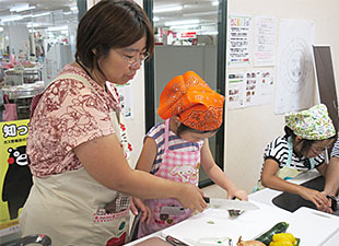 「手を切らないようにねっ」