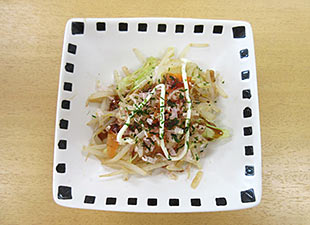 野菜のお好み焼き風 小麦粉は、入っていないのでとってもヘルシー。味はしっかりお好み焼きでした。