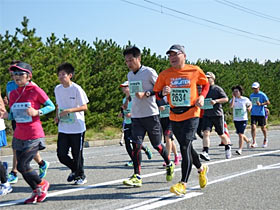 <約7Km地点> みんなの応援でスピードアップ!